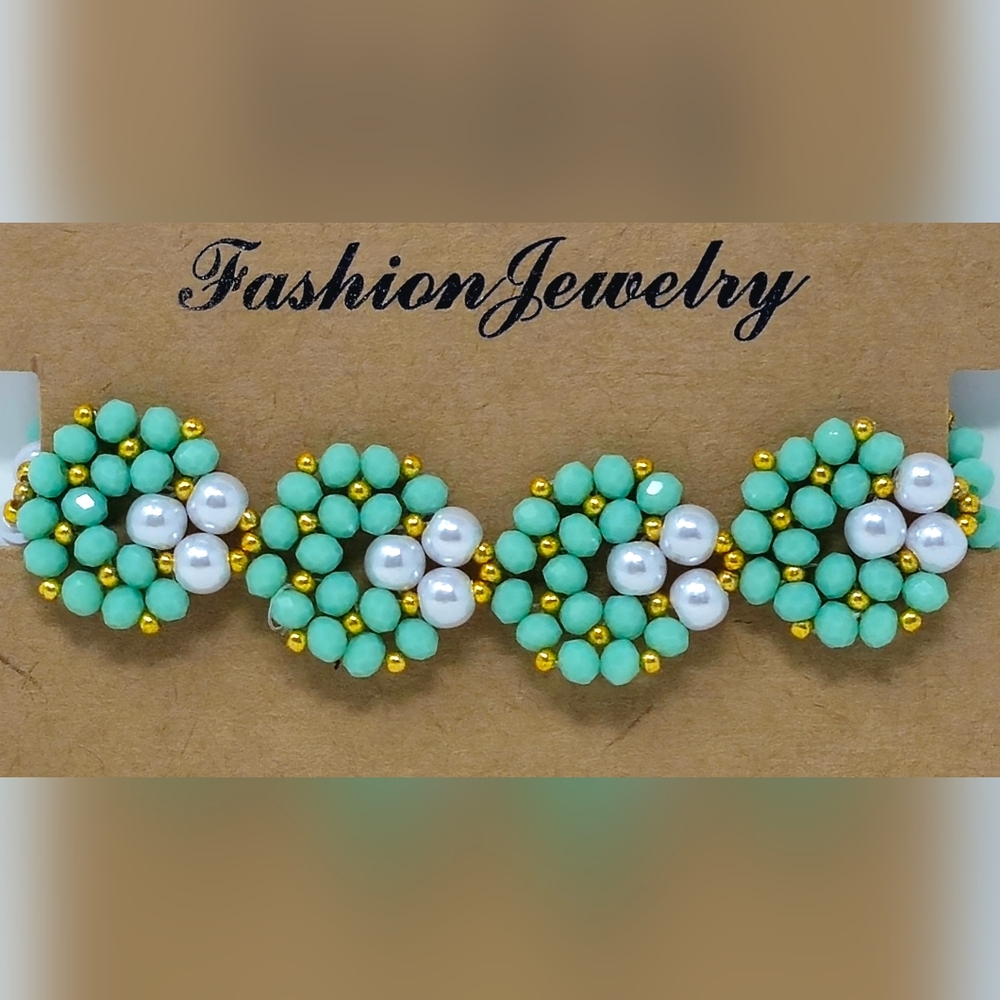 Chic Beaded Bracelet with Green and Gold Accents